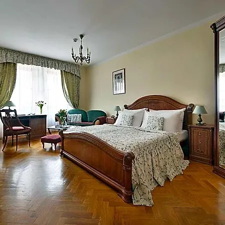 Отель Boutique Constans