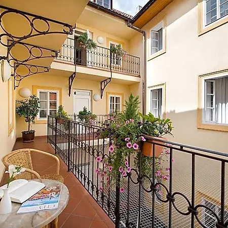 Boutique Constans 4*